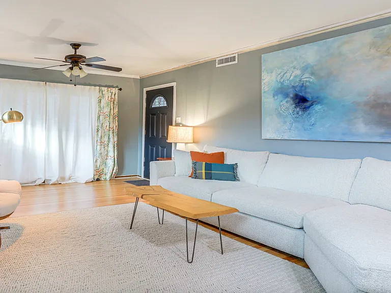 1909 Colony Dr — Photo 8