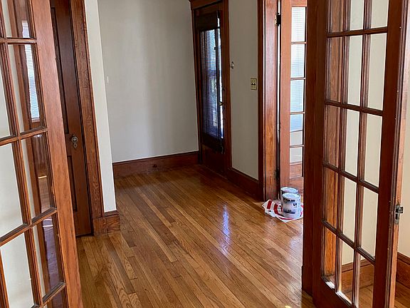 3rd image of 423 Beech St #1