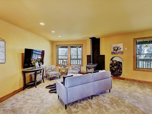 5th image of 13832 Adair Ave