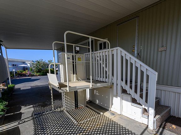 4th image of 19 Copland Cir Unit 19