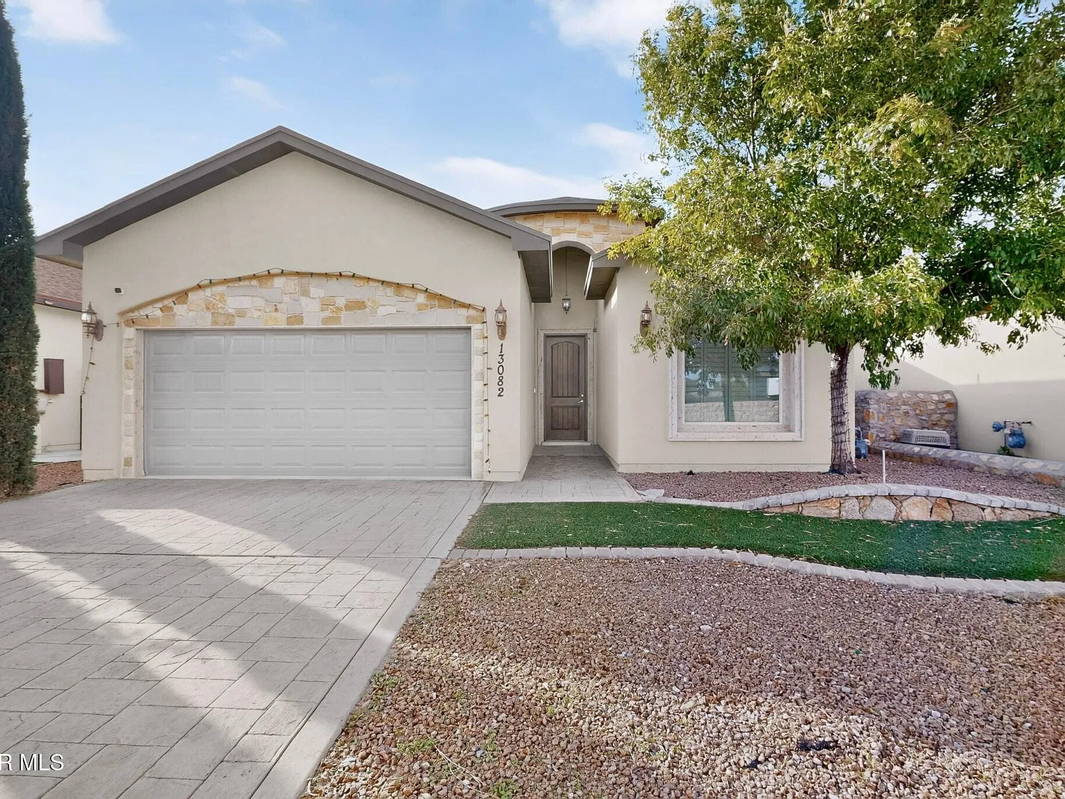 3 bed, 2.0 bath, 1650 sqft, $1,800 — Photo 2