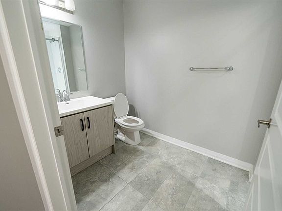 2nd image of 95 Dundas St W #123
