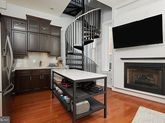 3rd image of 2019 19th St NW #3