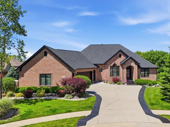 2900 Abbotsbury Ct, Greenwood, IN 46143