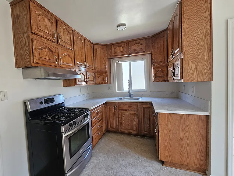 7758 S Newlin Ave — Photo 2