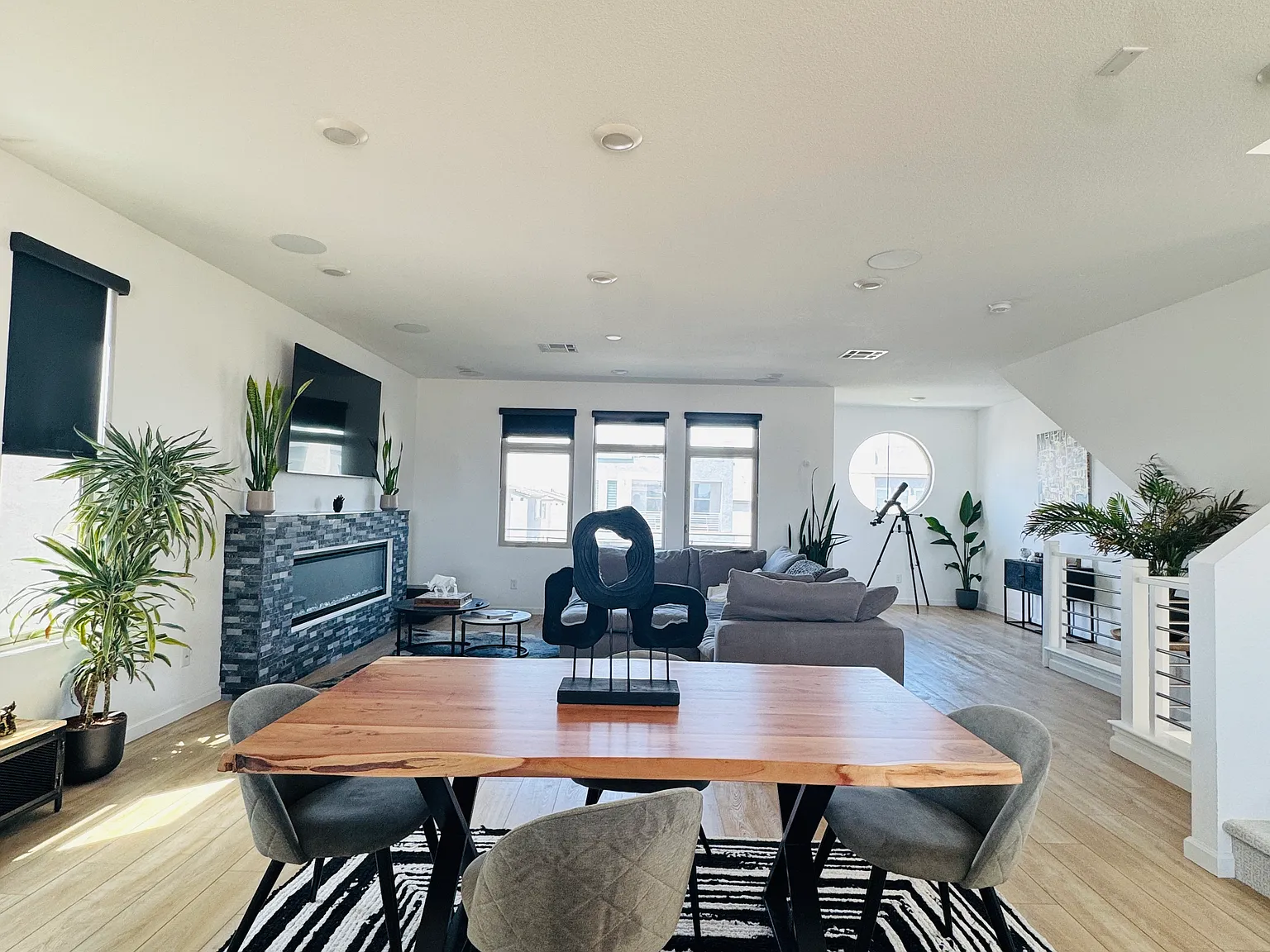 4 bed, 2276 sqft, $4,000 — Photo 4
