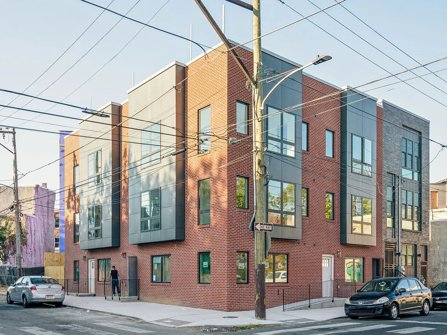 2400 W Montgomery Ave — Photo 2