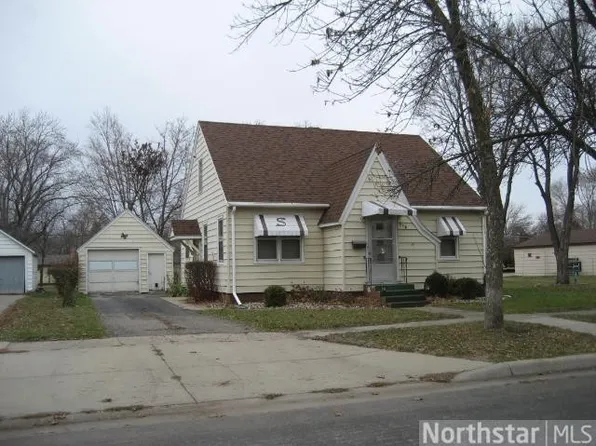 218 Chestnut St S, Belle Plaine, MN 56011