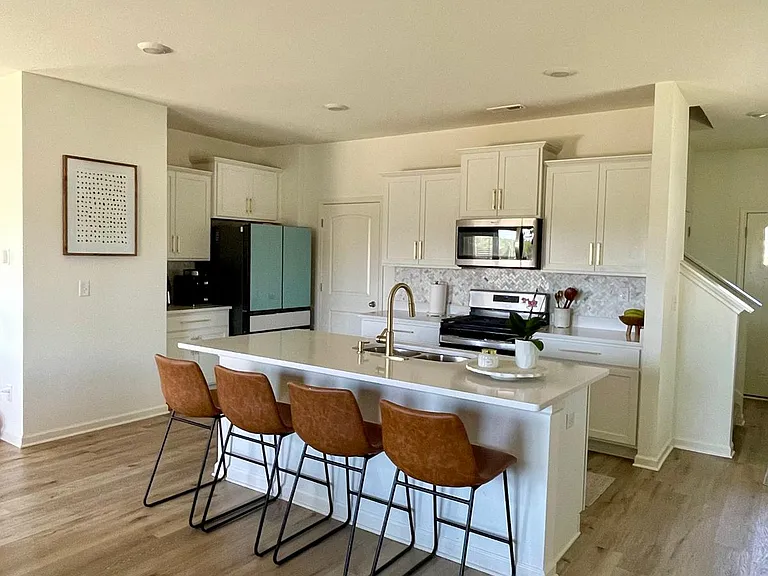 249 Chelsea Park Cir — Photo 2