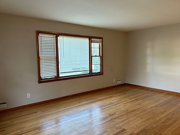 3rd image of 2610 Prial Ave