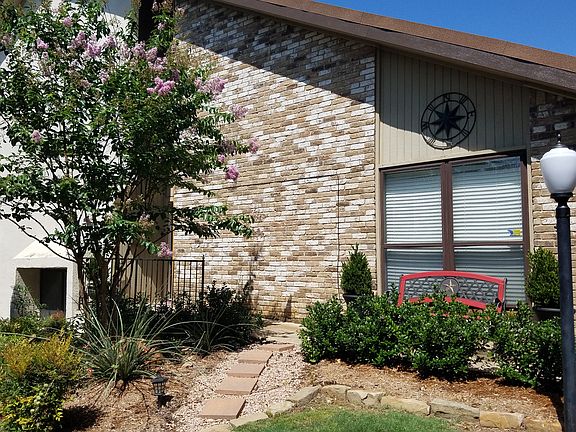 Townhome with landscaping
