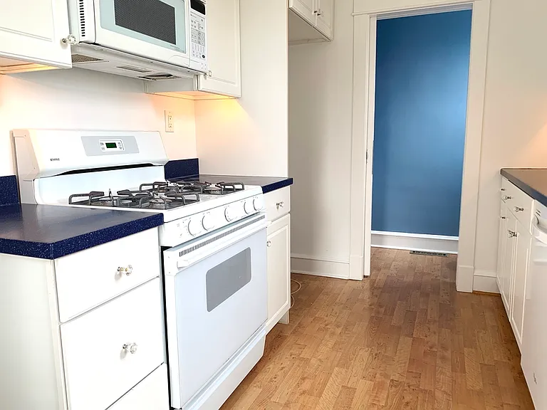 2413 W 16th St — Photo 11