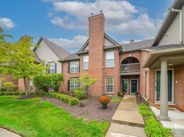 28067 Carlton Way Dr, Novi, MI 48377