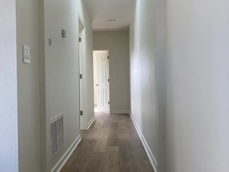 409 Orange Ave W — Photo 3