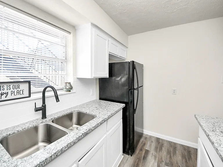 2110 Melbourne St — Photo 19