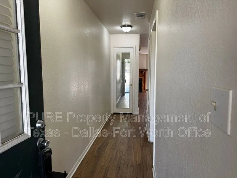 1 bed, 1.0 bath, 555 sqft, $975 — Photo 4