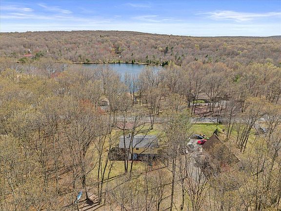 4th image of 21 Beaver Dr