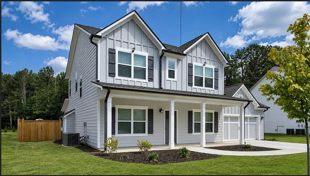 4 bed, 3.5 bath, 2516 sqft, $2,800 — Photo 1