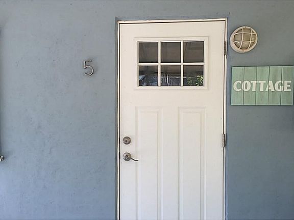 4th image of 969 Bay Dr #5