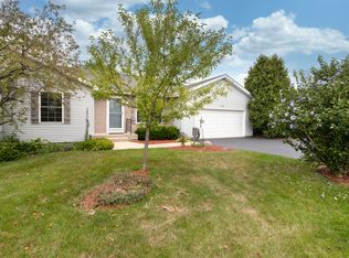1826 Country Hills Dr #B, Yorkville, IL 60560