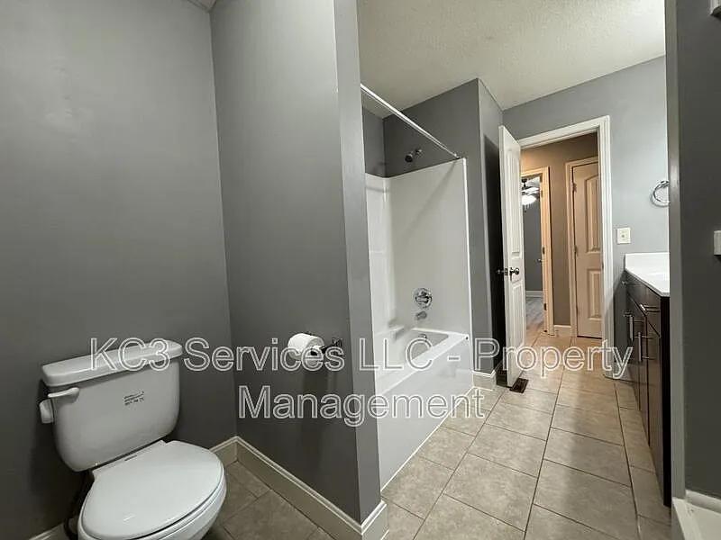 3 bed, 2.0 bath, 1248 sqft, $1,995 — Photo 4