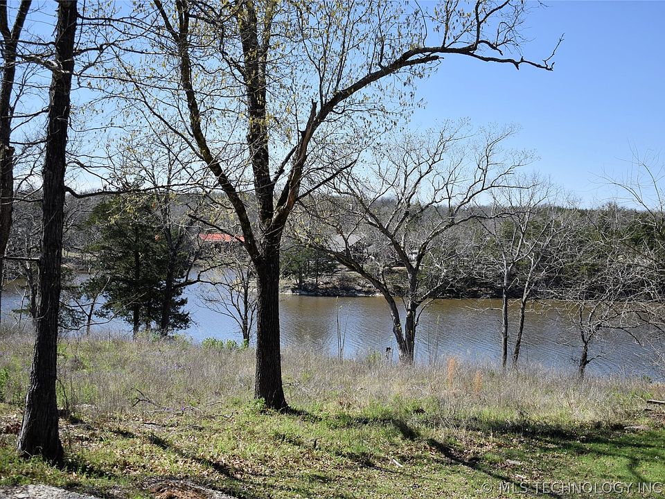1st image of 4 Holiday Acres Dr