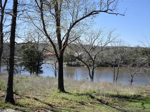 4 Holiday Acres Dr, Fort Towson, OK 74735