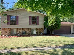 2003 Crescent Dr, Champaign, IL 61821