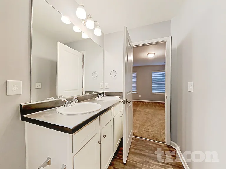 2271 Wentworth Park Dr — Photo 14