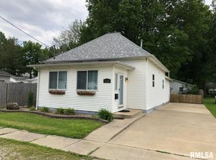 708 E Oak St, Taylorville, IL 62568