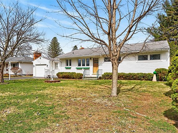 3rd image of 168 Willowen Dr