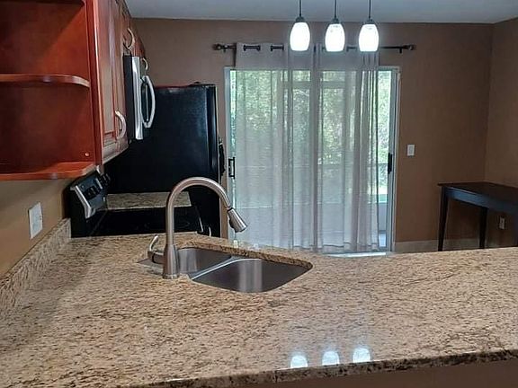 2nd image of 129 Reserve Cir APT 101