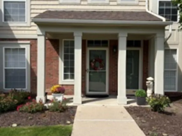 52268 Naugatuck Dr, Macomb, MI 48042