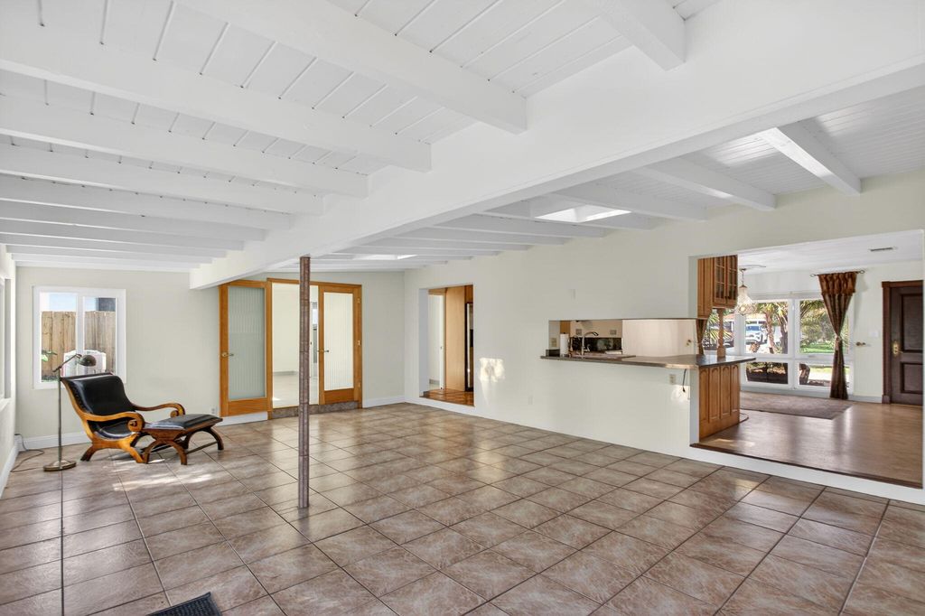 2580 SE 5th Court, photo 2
