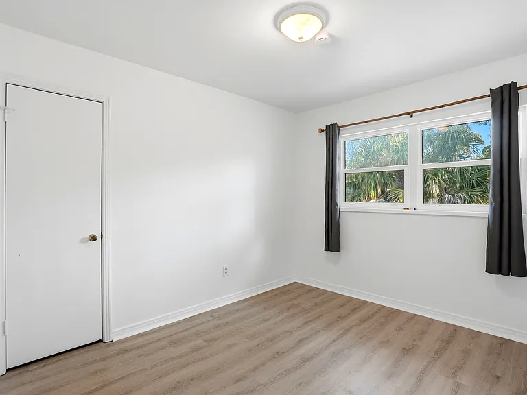 4004 W Watrous Ave — Photo 10