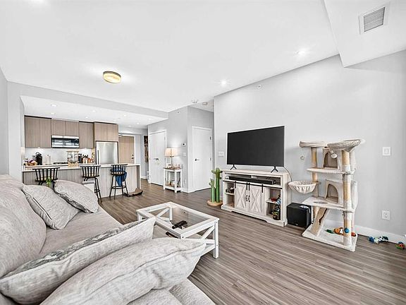 4th image of 530 W 3rd St SE #1807