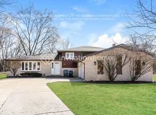 16W639 90th St, Willowbrook, IL 60527