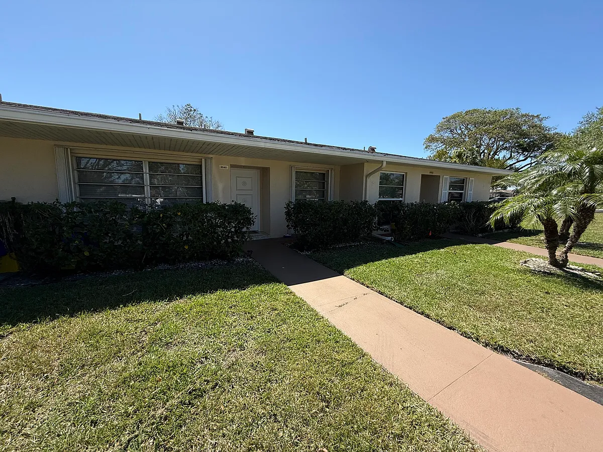 Building Photo - 8540 Chevy Chase Dr #8540