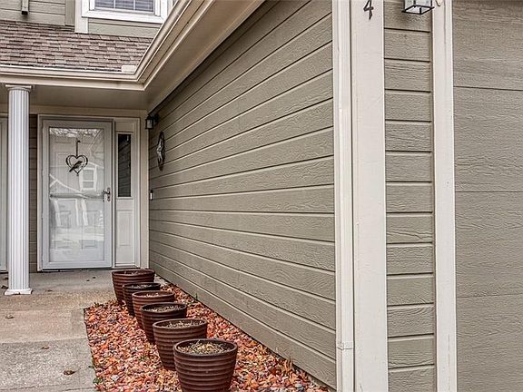 2nd image of 6124 NE Moonstone Ct