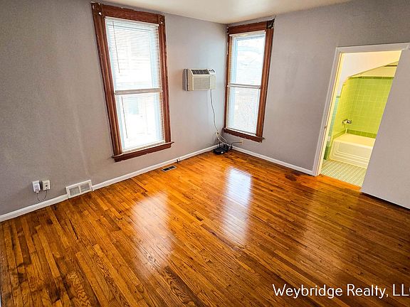 5th image of 3144 Montana Ave APT 4