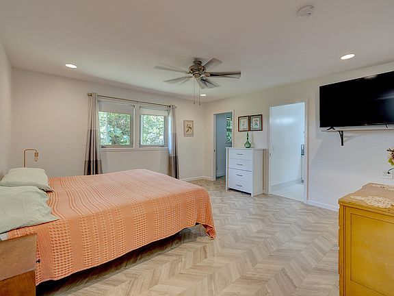 3rd image of 15-344 Kahakai Blvd