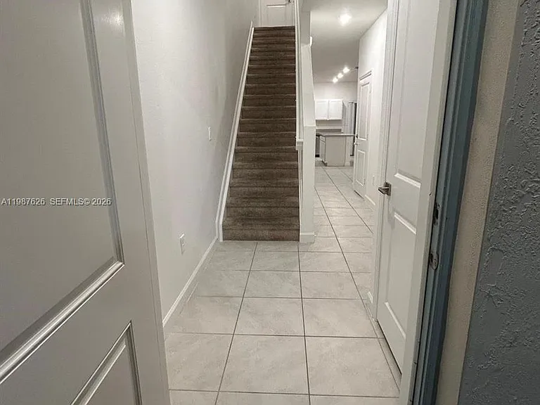 624 SW 12th St — Photo 3