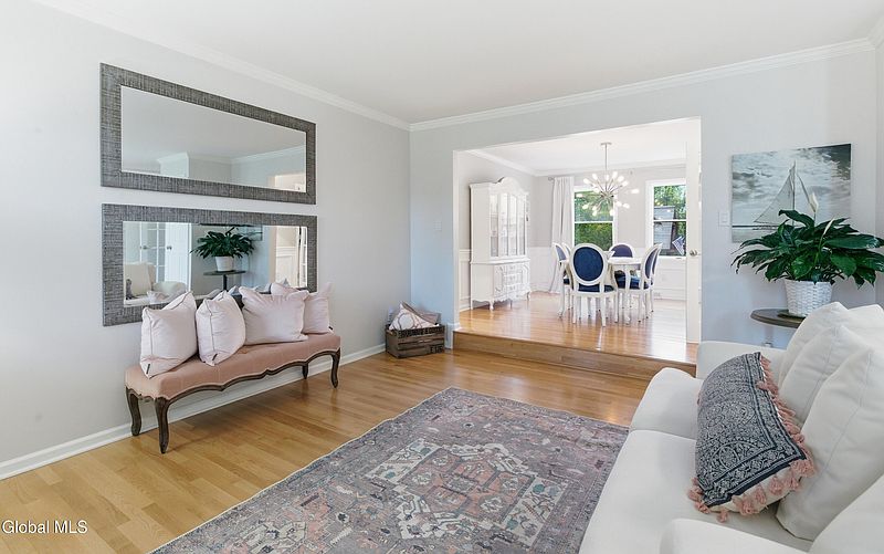 4th image of 43 Brinker Drive S