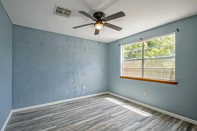 429 Olive Ave — Photo 16