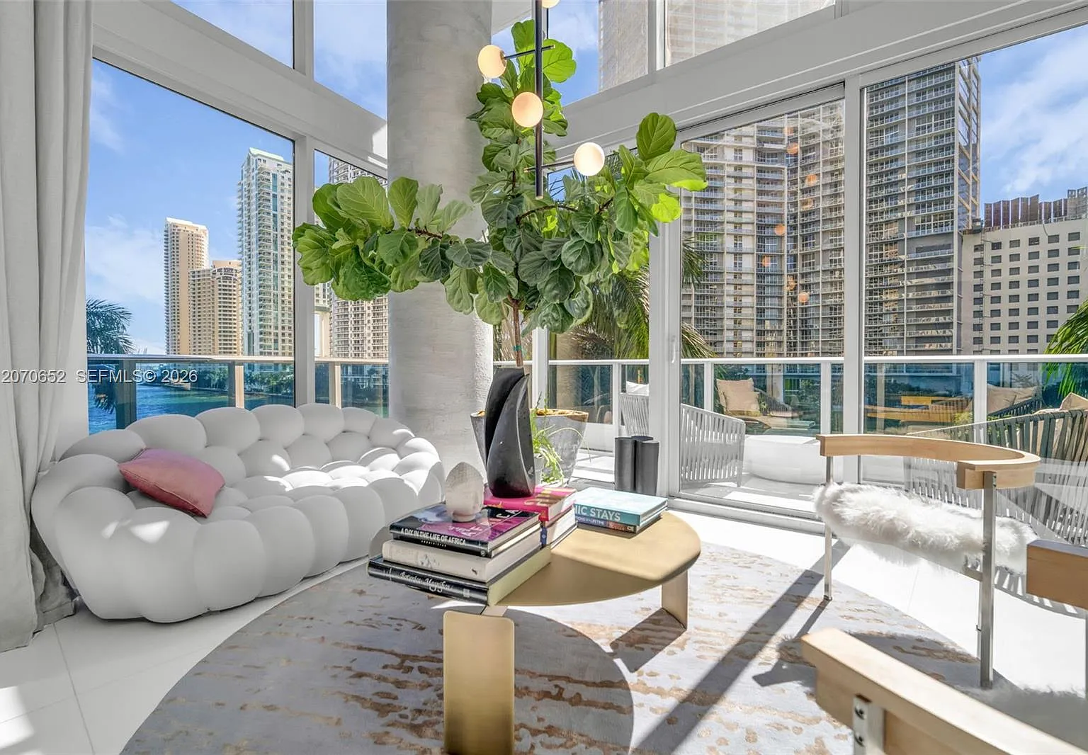 Epic West Condo — Photo 2