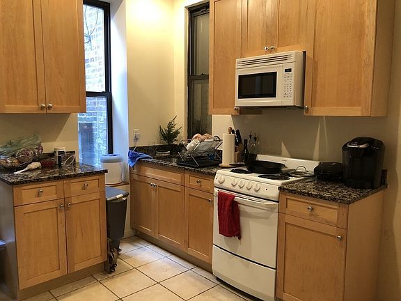 2nd image of 61 W 86th St APT 3C