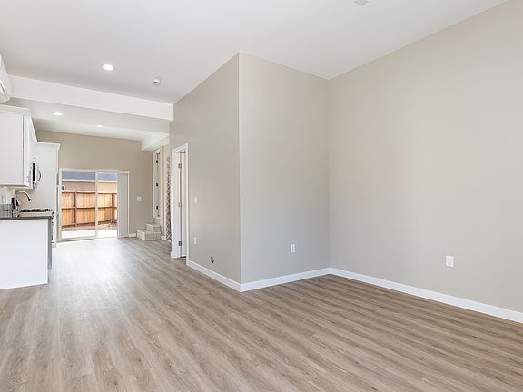 3rd image of 917 California St Unit 3