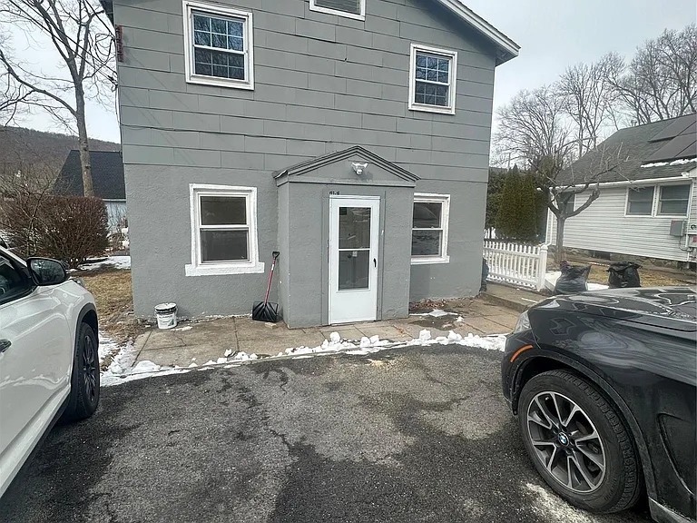 127 Lake Dr — Photo 1