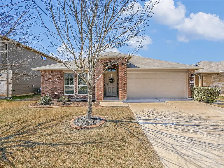 725 Pinnacle Dr — Photo 1