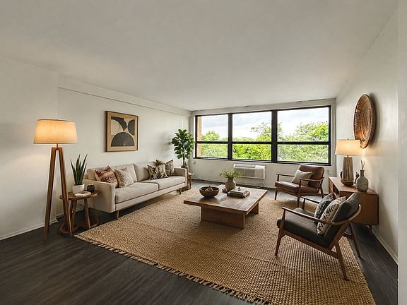 4th image of 5530 S South Shore Dr Unit 6B